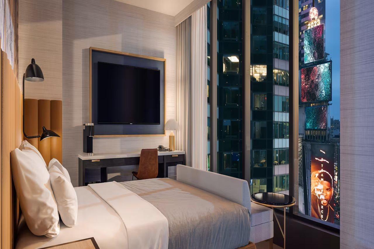 Doubletree Suites By Hilton Nyc - Times Square 뉴욕 외부 사진