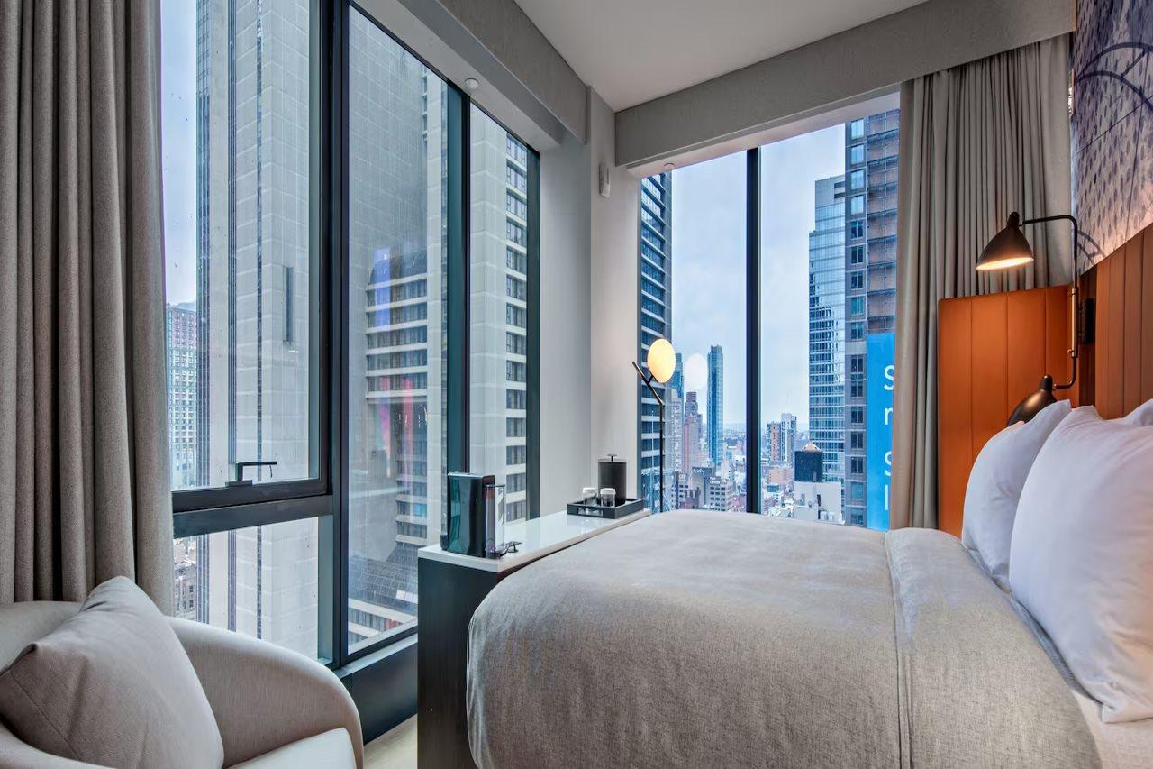 Doubletree Suites By Hilton Nyc - Times Square 뉴욕 외부 사진