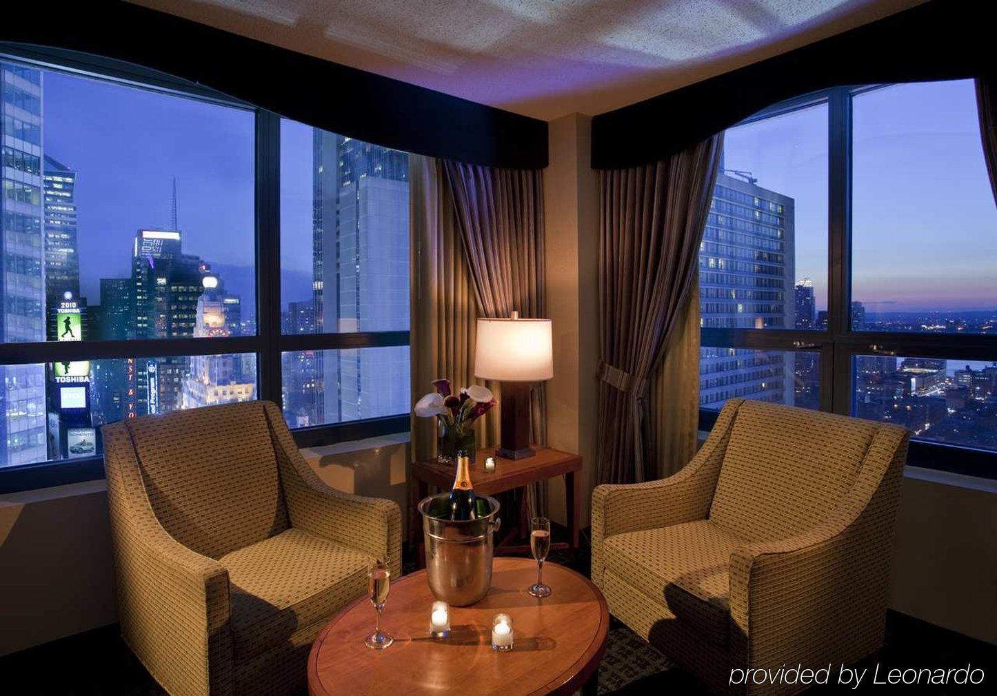 Doubletree Suites By Hilton Nyc - Times Square 뉴욕 외부 사진