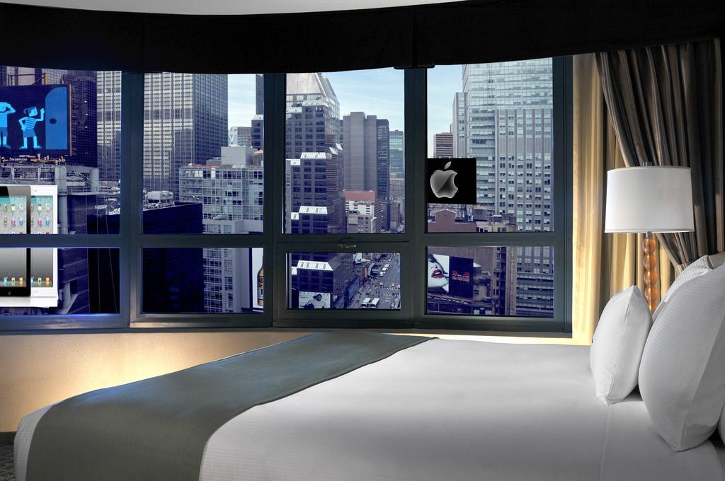 Doubletree Suites By Hilton Nyc - Times Square 뉴욕 외부 사진