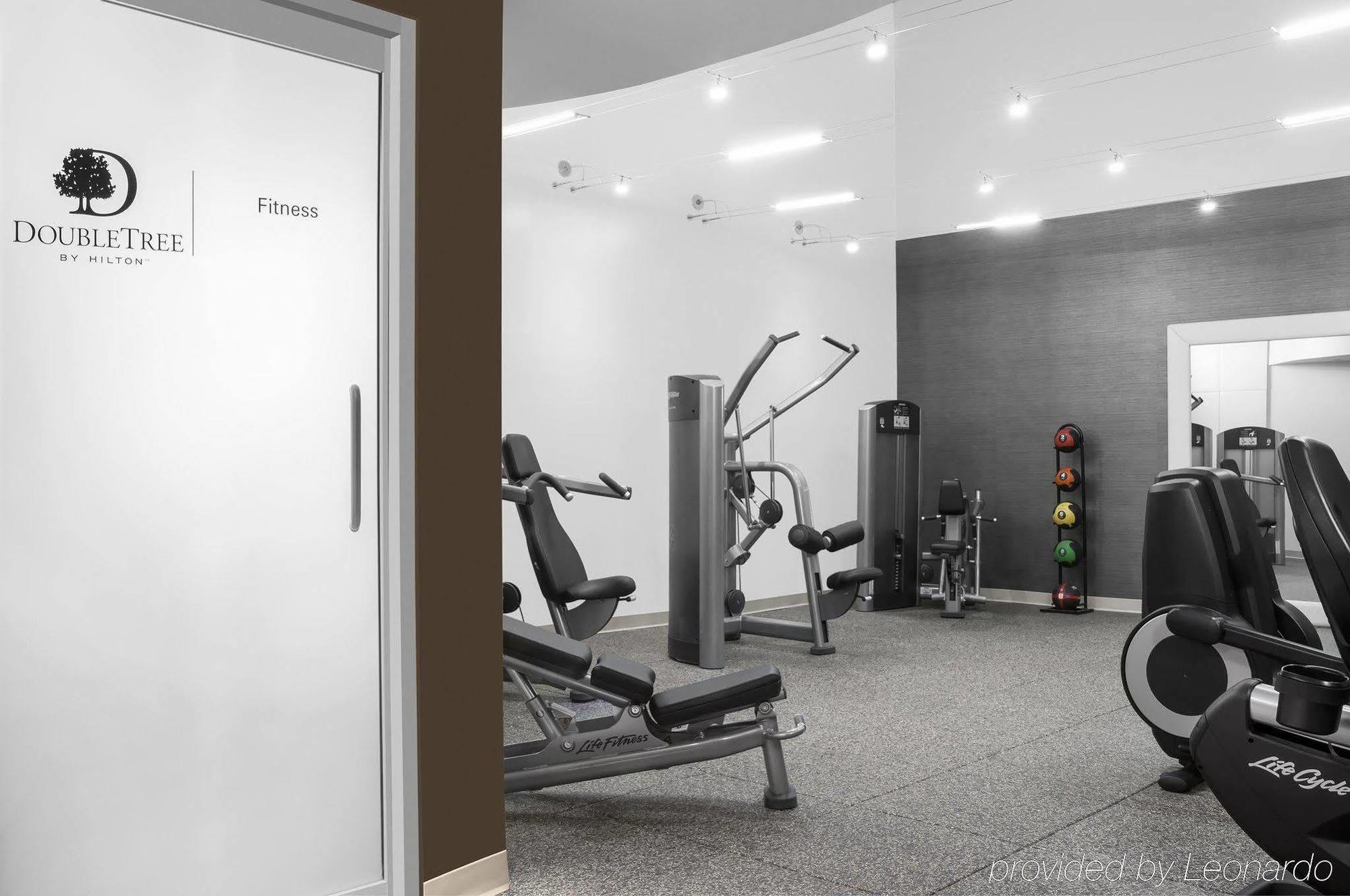 Doubletree Suites By Hilton Nyc - Times Square 뉴욕 외부 사진