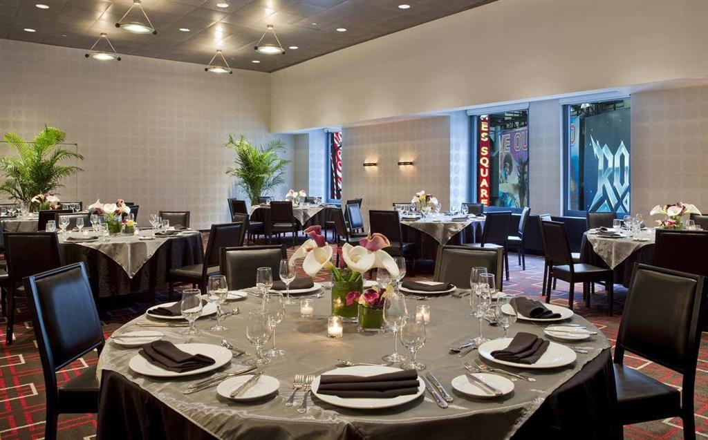 Doubletree Suites By Hilton Nyc - Times Square 뉴욕 외부 사진