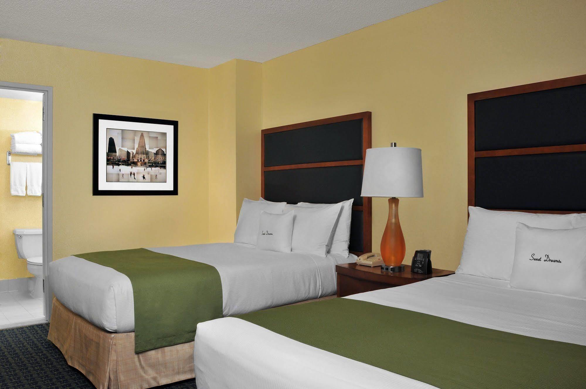 Doubletree Suites By Hilton Nyc - Times Square 뉴욕 외부 사진